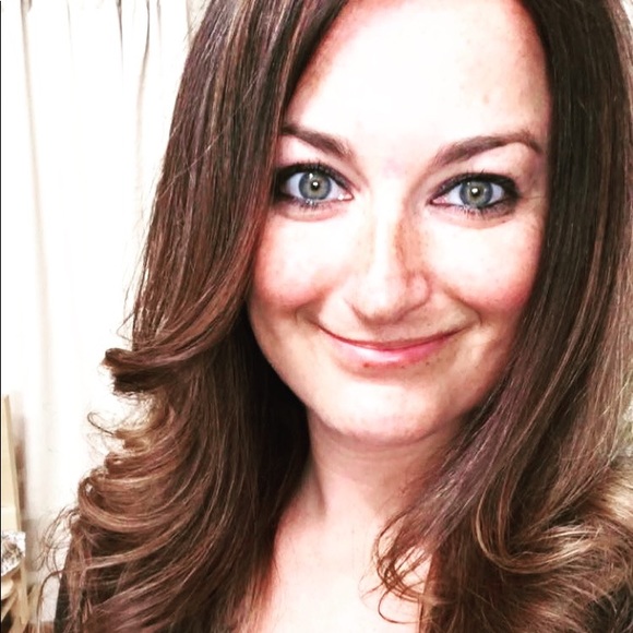 Meet your Posher, Lauren - Picture 3 of 4